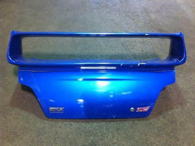 2002+ JDM SUBARU IMPREZA WRX STI VERSION 8 SPOILER WITH TRUCK FOR SALE in Other Parts & Accessories in City of Montréal