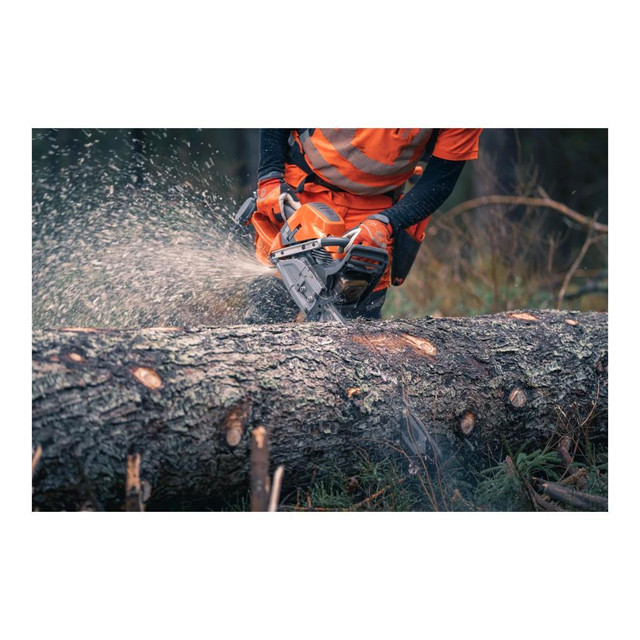 HOC HUSQVARNA 592XP GAS CHAINSAW + SUBSIDIZED SHIPPING + 2 YEAR WARRANTY in Power Tools - Image 3