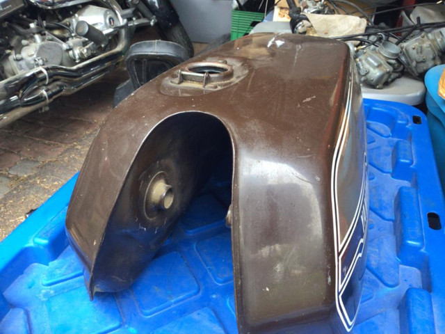 1976 Yamaha XS500 Gas Tank in Motorcycle Parts & Accessories in British Columbia - Image 3