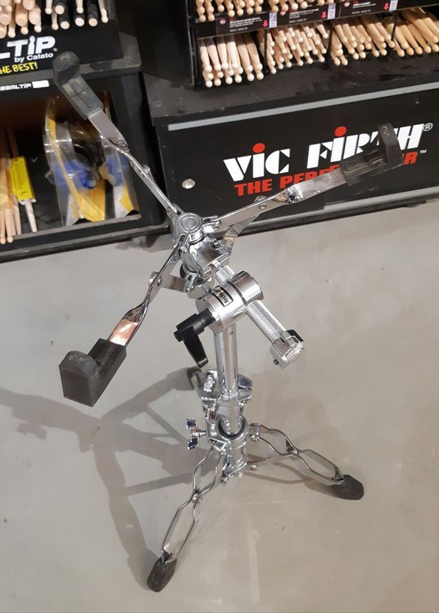 DW 9000 Snare Stand-trepied caisse claire - used-usage in Drums & Percussion in Québec