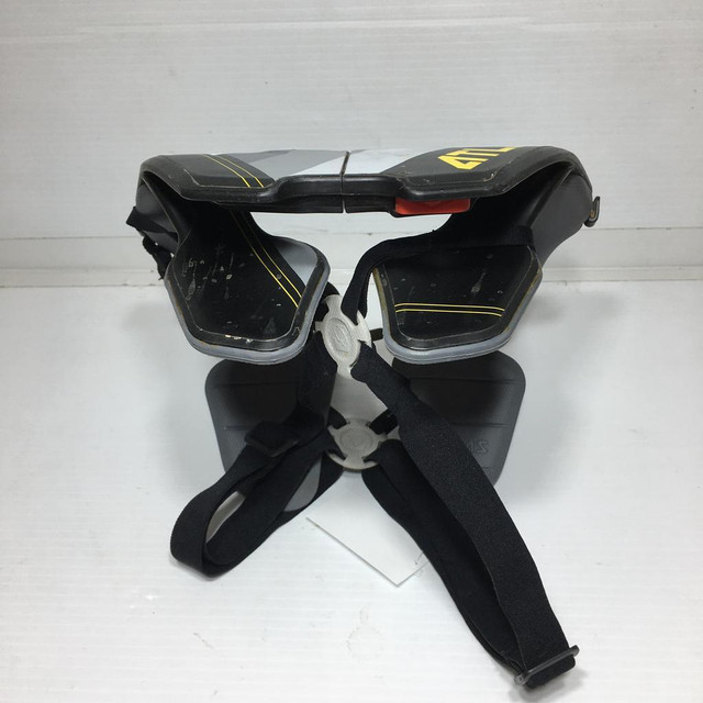 Atlas Neck Brace - Size Youth - Pre-Owned - Q81TT6 in Motorcycle Parts & Accessories in Calgary - Image 3