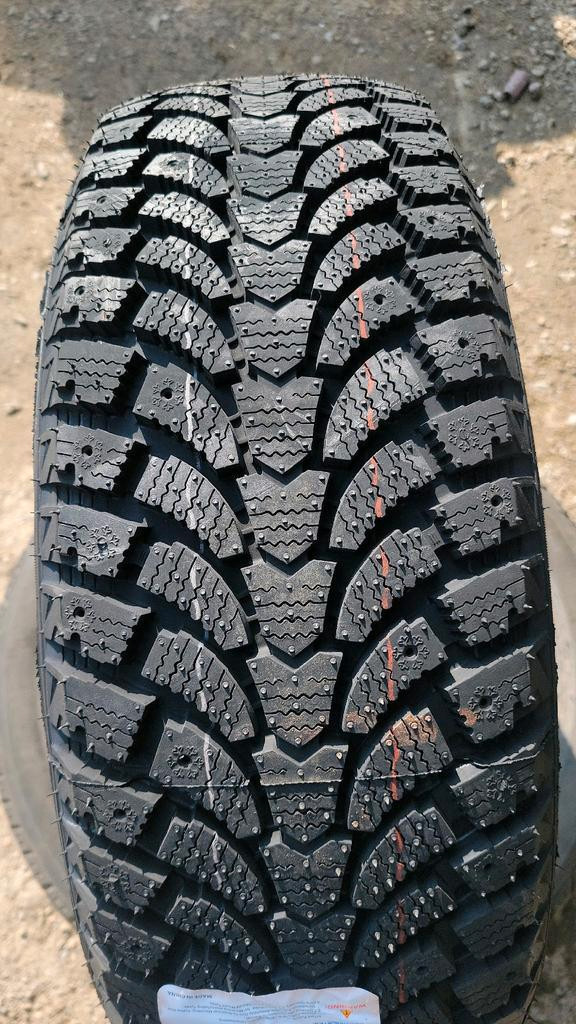 4 pneus dhiver neufs P195/65R15 91T Maxtrek Trek M900 ice in Tires & Rims in Québec City