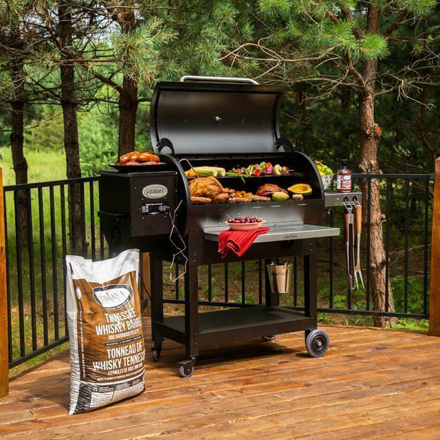 Louisiana Grills® LG900C2 Wood Pellet Grill - 914 Square Inches, 180°F - 600°F,  Grill Cover &amp; Front Shelf included in BBQs & Outdoor Cooking - Image 2