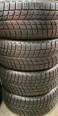 (ZH409) 4 Pneus Hiver - 4 Winter Tires 235-55-18 Bridgestone Run Flat 8-9/32 - PRESQUE NEUF / ALMOST NEW