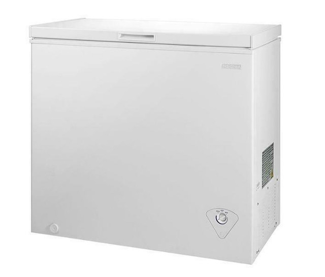 COMFORT TIME / INSIGNIA 5 cu. ft. CHEST FREEZER. BRAND NEW IN BOX. SUPER SALE $199.99. NO TAX. in Freezers in City of Toronto