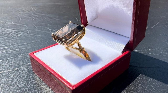 #307 - 10kt Yellow Gold, 7.11ct Emerald Cut Smoky Quartz, High Set Ring, Size 9 in Jewellery & Watches