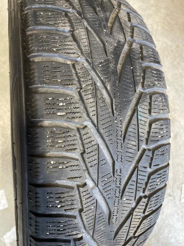 4 pneus dhiver P225/60R18 104R Nokian Hakkapeliitta R2 SUV 46.5% dusure, mesure 7-6-6-7/32 in Tires & Rims in Québec City - Image 2