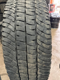 1 pneu dété LT275/70R18 125/122R Michelin LTX A/T2 30.5% dusure, mesure 8/32