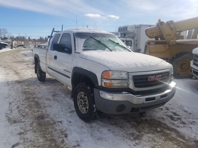 2006 Gmc Sierra 2500HD 6.0L 4x4 For Parting Out in Auto Body Parts in Manitoba
