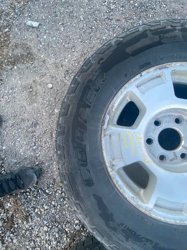 265/70R17Set of 4 rims and tires that  came off from a 2009 CHEVROLET AVALANCHE. in Auto Body Parts in Calgary - Image 3