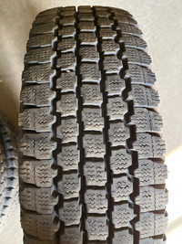4 pneus dhiver LT225/75R16 115/112Q Bridgestone Blizzak W965 23.5% dusure, mesure 12-14-13-13/32