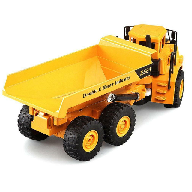 NEW TOY VOLVO ARTICULATED DUMP TRUCK RC J49630 in Toys in Manitoba - Image 2