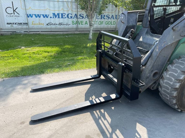 NEW SKID STEER PALLET FORK ATTACHMENT in Other Parts & Accessories in Alberta