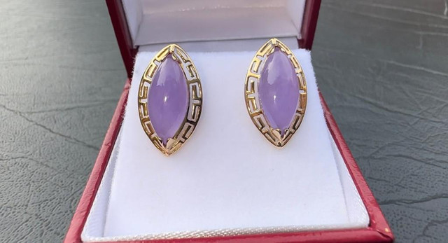 #380 - 14kt Yellow Gold, Lavender, Marquis Jade Earrings in Jewellery & Watches - Image 4