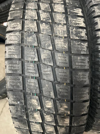 4 pneus d'été LT235/65R16 121/119R Toyo H09 30.0% d'usure, mesure 7-8-11-11/32