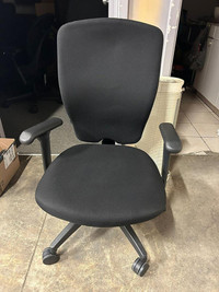 Teknion Around Synchro-Tilt Task Chair in Good Condition-Call us now!