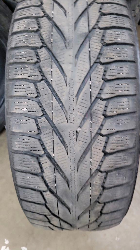 4 pneus dhiver P245/60R18 109R Nokian Hakkapeliitta R2 SUV 47.5% dusure, mesure 6-6-6-6/32 in Tires & Rims in Québec City - Image 2
