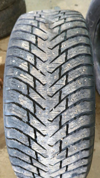2 pneus dhiver P275/65/18 116T Nokian Hakkapeliitta 8 SUV 38.0% dusure, mesure 8-8/32, a clous