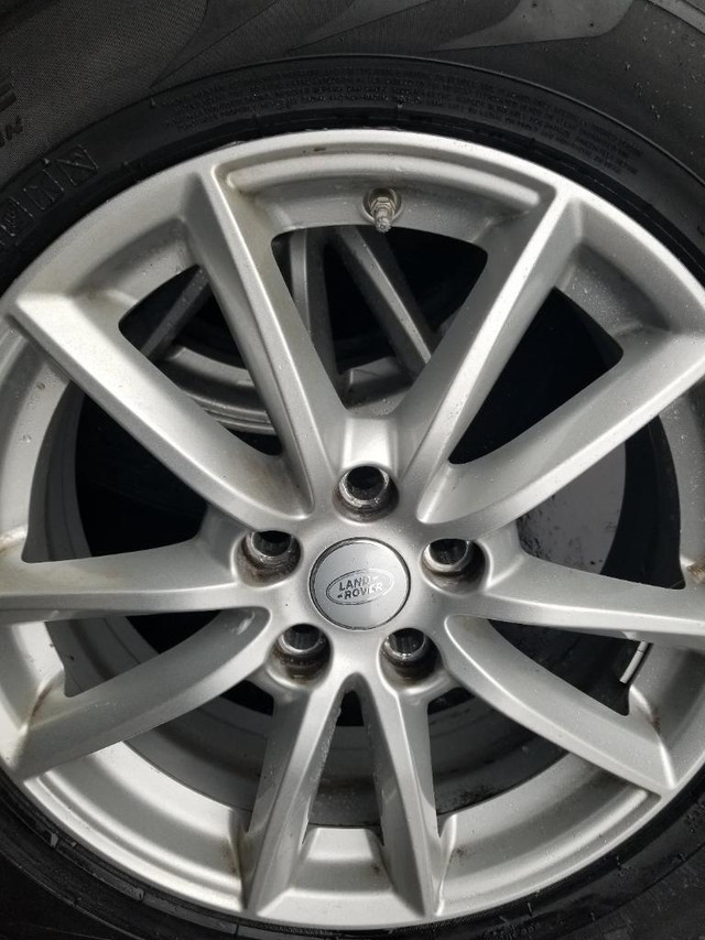 BRAND NEW TAKE OFF 2018 LAND ROVER FACTORY OEM 19 INCH ALLOY WHEELS WITH HIGH PERFORMANCE PIRELLI  235 / 65 / 19  TIRES in Tires & Rims in Ontario - Image 2