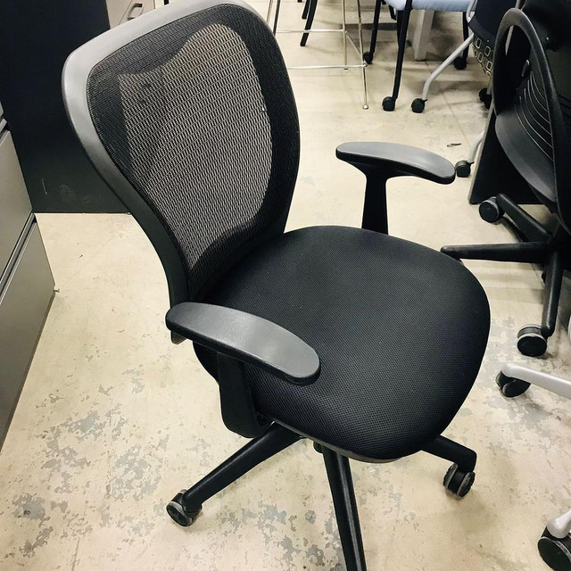 Nightingale Office Chair in Excellent Condition-Call us now! in Chairs & Recliners in Toronto (GTA) - Image 3