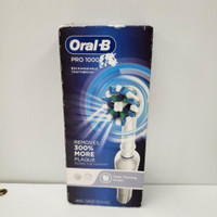 (15371-3) Oral B Pro 1000 Toothbrush