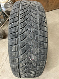 4 pneus dhiver P235/55R19 105V Goodyear Ultra Grip Performance + SUV 25.0% dusure, mesure 8-8-8-8/32