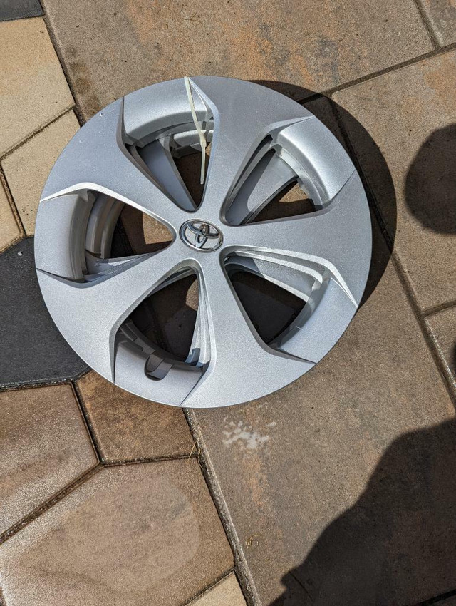 THESE ARE WHEEL COVERS NOT RIMS          BRAND  NEW   TAKE OFF  TOYOTA PRIUS    FACTORY OEM 15 INCH WHEEL COVER SET OF 4 in Tires & Rims in Ontario