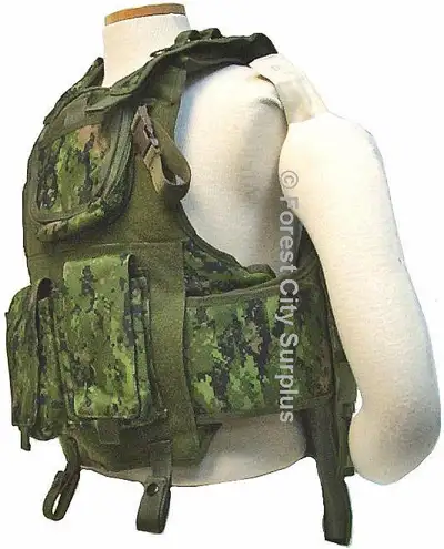 Special Forces Airsoft / Paintball Vests CONSTRUCTED WITH HEAVY CORDURA NYLON Features • Inner close...