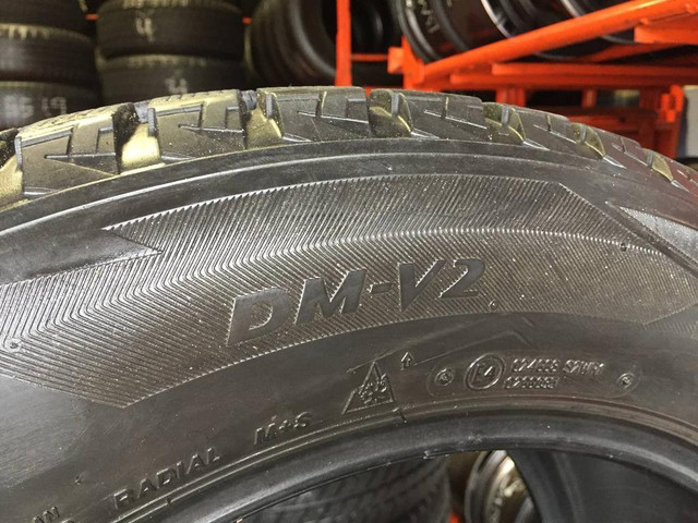 19 INCH SET OF 4 USED WINTER TIRES 255/55R19 BRIDGESTONE BLIZZAK DM-V2 TREAD 95% in Tires & Rims in Ontario - Image 4