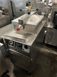Henny Penny pressure fryer for only $2500! Can ship anywhere ! Prices to sell