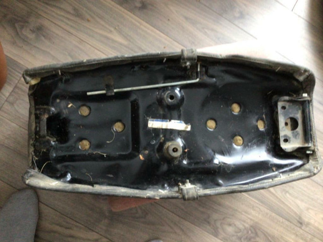 1968 1969 1970 Honda CB350 CB250 Seat in Motorcycle Parts & Accessories in Ontario - Image 4