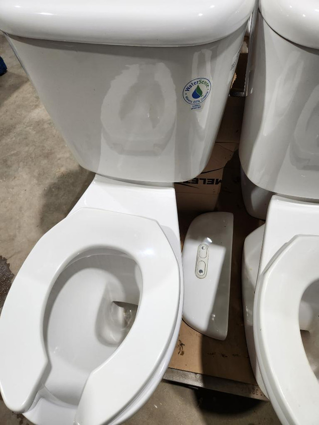 Industrial Toilet - Caroma 622320W Sydney Dual-Flush Toilet, White. in Other Business & Industrial in Manitoba - Image 3