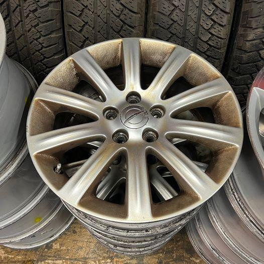 Set of 4 Used CHRYSLER Wheels 17 inch 5x114.3 SILVER for Sale in Tires & Rims in Toronto (GTA)