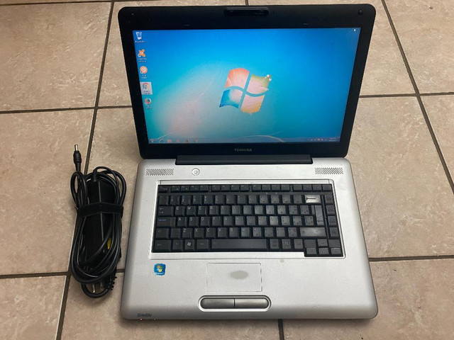 Used Toshiba Satellite L450 Laptop with Intel Processor, Webcam, DVD andWireless for Sale, Can Deliver in Laptops in Hamilton