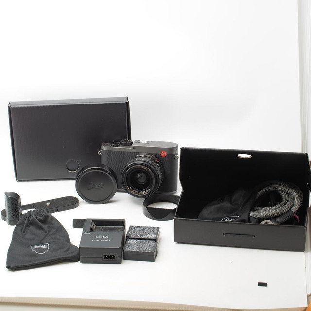 Leica Q  Titanium  digital camera *Well Used* ( Typ 116 ) ( ID C - 812 ) in Cameras & Camcorders - Image 3