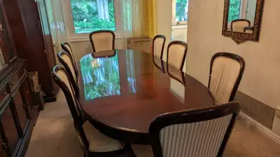 ONLINE AUCTION: Dining Table