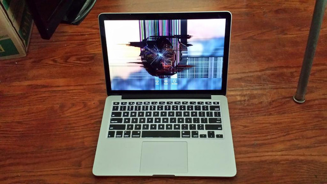 We Buy Your Broken Macbook Pro, Macbook, Macbook Air and iMac, Can Pick Up in Laptops in Oakville / Halton Region