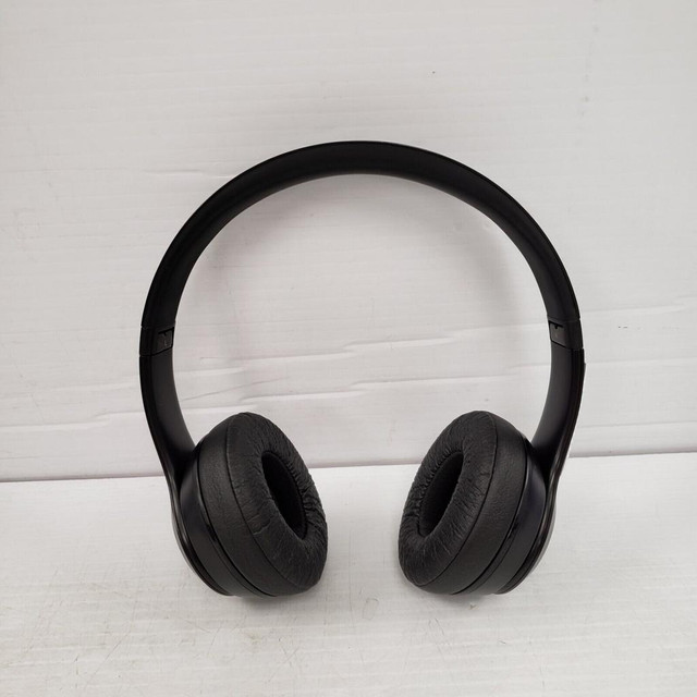 (52356-1) Apple A1796 Beats Solo 3 Headphones in Headphones in Alberta