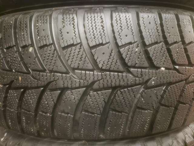 (TH51) 4 Pneus Hiver - 4 Winter Tires 215-60-17 Laufenn 7-8/32 in Tires & Rims in Greater Montréal - Image 3