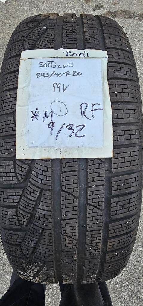 245/40/20 1 pneu hiver pirelli RUNFLAT comme neuf 250$ installer in Tires & Rims in Greater Montréal