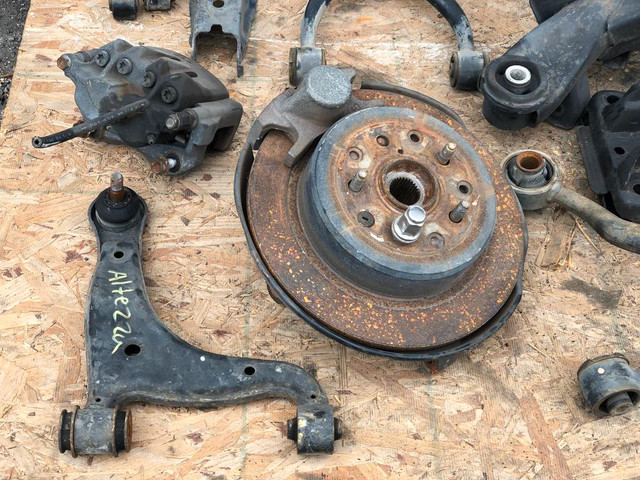 Jdm 1998-2005 Lexus Is300 / Toyota Altezza Suspension Package / Brake Calipers / Frames / Control Arms / Spindles & Knuc in Engine & Engine Parts in Ontario - Image 2