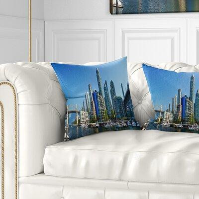 Made in Canada - East Urban Home Cityscape Photo Beautiful View of Vancouver Pillow dans Literie
