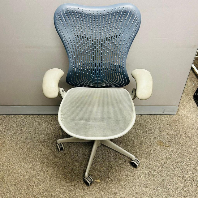 Herman Miller Mirra Chair in Good Condition ( small tear on the seat) in Chairs & Recliners in Toronto (GTA)