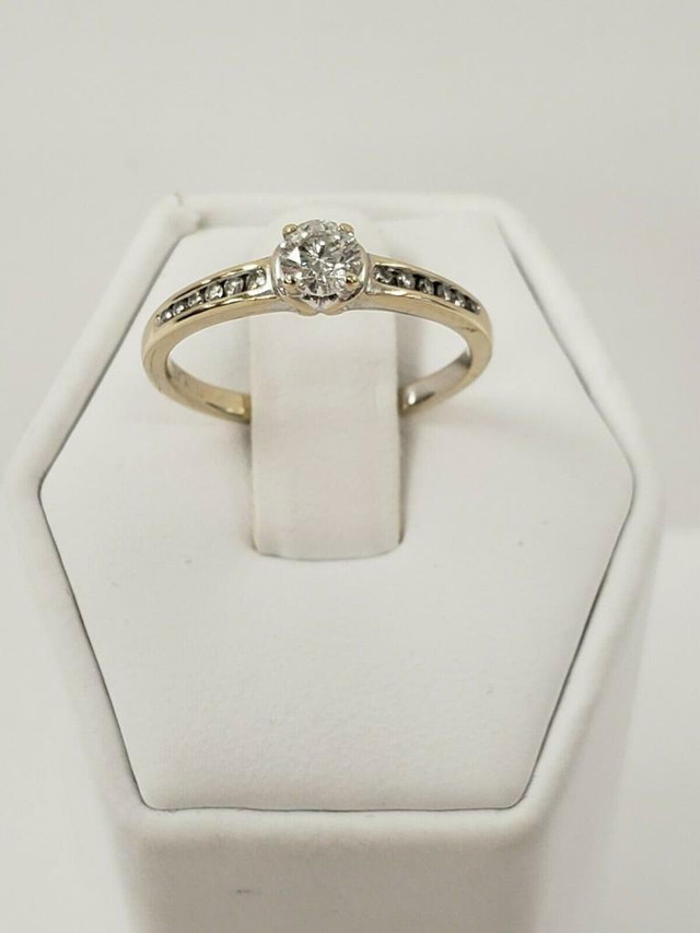 (I-838-368A) 18K White Gold Diamond Ring in Jewellery & Watches in Alberta