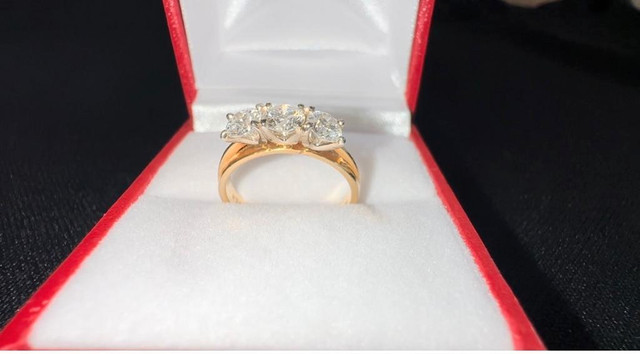 #453 - 14k Yellow Gold, .95 CTW Diamond Ring, Size 5 in Jewellery & Watches - Image 3