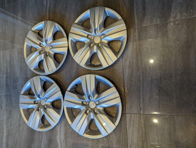 BRAND NEW   SUBARU OUTBACK   FACTORY OEM 17 INCH WHEEL COVER SET OF     FOUR. NEVER USED in Tires & Rims in Ontario