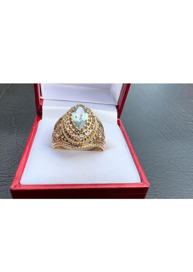 #404 - 10K Yellow Gold, Marquis Cut, Aqua Marine Ring, Size 9 1/2 in Jewellery & Watches