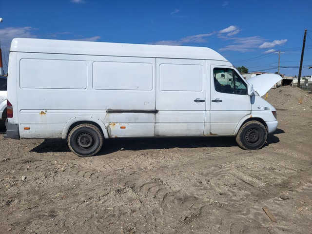 2005 Dodge Sprinter 2500 158 Weelbase For Parting Out in Auto Body Parts in Saskatchewan - Image 2