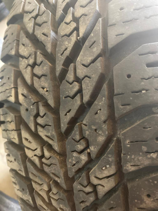4 pneus dhiver P185/65R15 88T Goodyear Ultra Grip Winter 40.5% dusure, mesure 8-8-7-8/32 in Tires & Rims in Québec City - Image 4