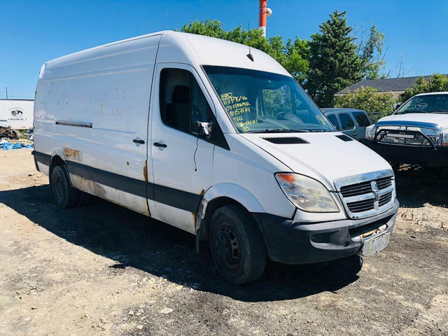 2007 Dodge Sprinter Van 3500 3.0L Dually 170WB For Parting Out in Auto Body Parts in Saskatchewan - Image 2
